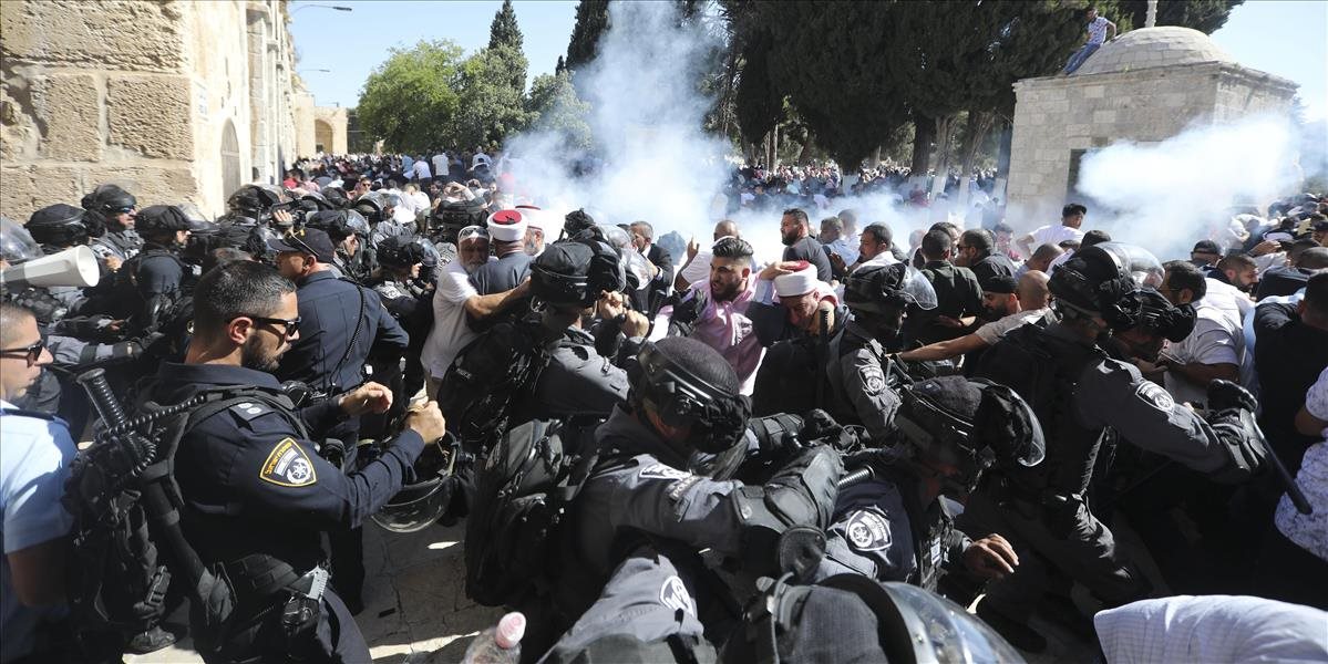 Na Chrámovej hore došlo k potýčkam medzi moslimami a policajtmi