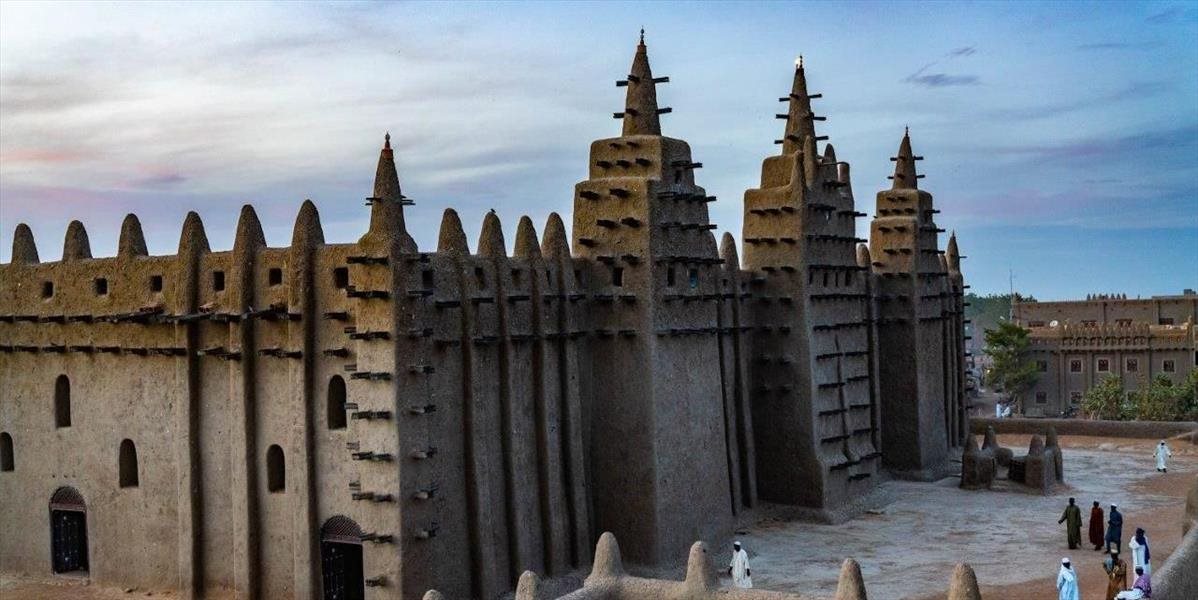 VIDEO: Najväčšiu stavbu z blata majú v Mali: Každý rok ju musia opravovať