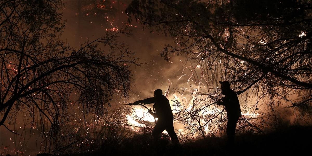 Gréci si nevedia rady s lesnými požiarmi, o pomoc žiadajú EÚ