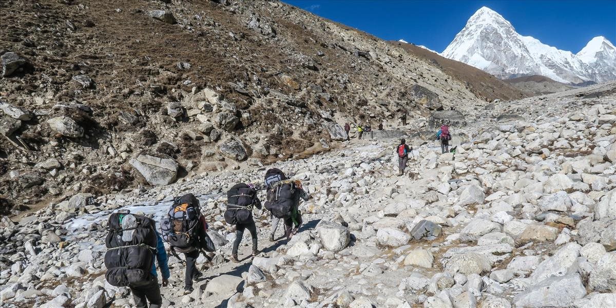 Po sérií úmrtí Nepál určil nové pravidlá pre lezcov na Everest