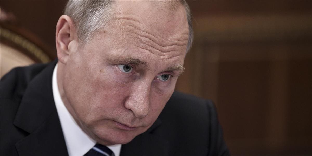 Vladimir Putin vyznamenal posádku lietadla, ktoré núdzovo pristálo pri Moskve