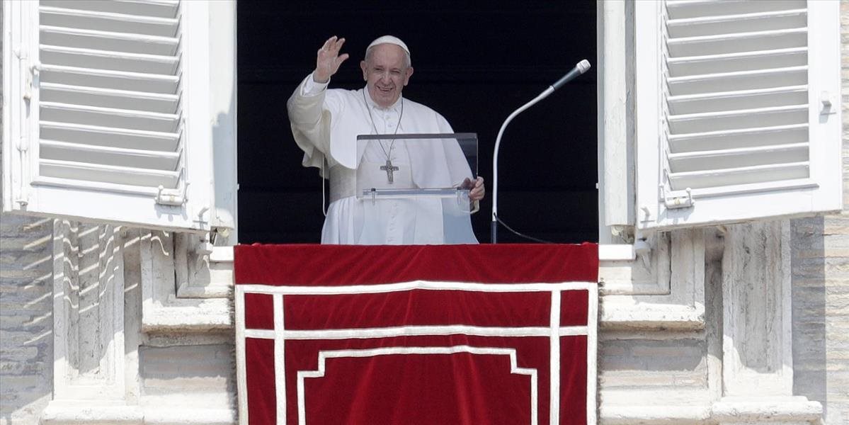 Pápež vyzýva veriacich, aby čo najrýchlejšie uhasili zelené pľúca Zeme