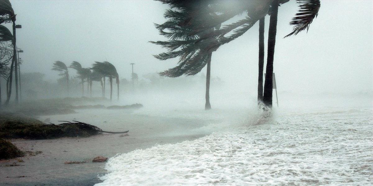 Pre hurikán Dorian vyhlásili stav núdze