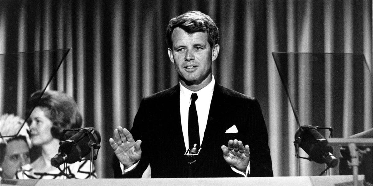 Muža, ktorý v roku 1968 zastrelil Roberta Kennedyho, dobodal spoluväzeň