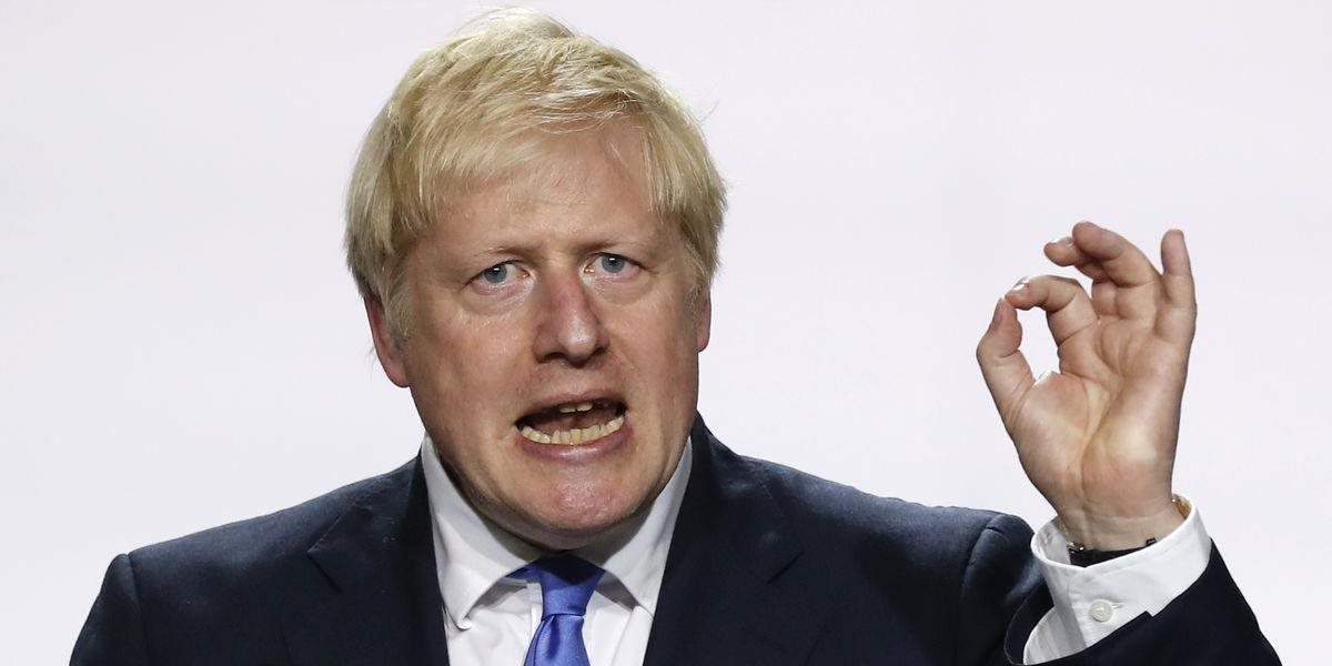 Boris Johnson sa kolegom vyhráža vylúčením zo strany, ak zahlasujú s opozíciou