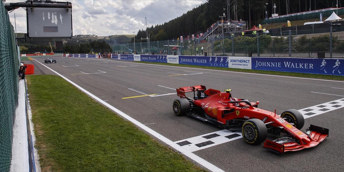 Ferrari s prvým triumfom v sezóne, ku koncu to však bolo tesné