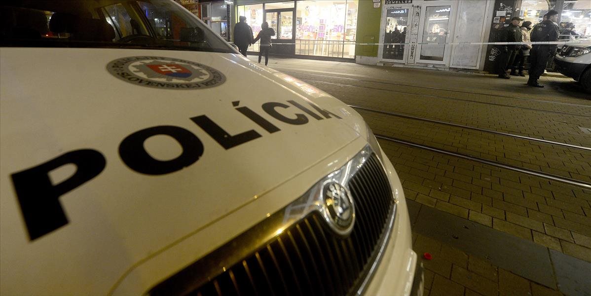 Na Obchodnej ulici v Bratislave museli v noci zasahovať policajné zložky