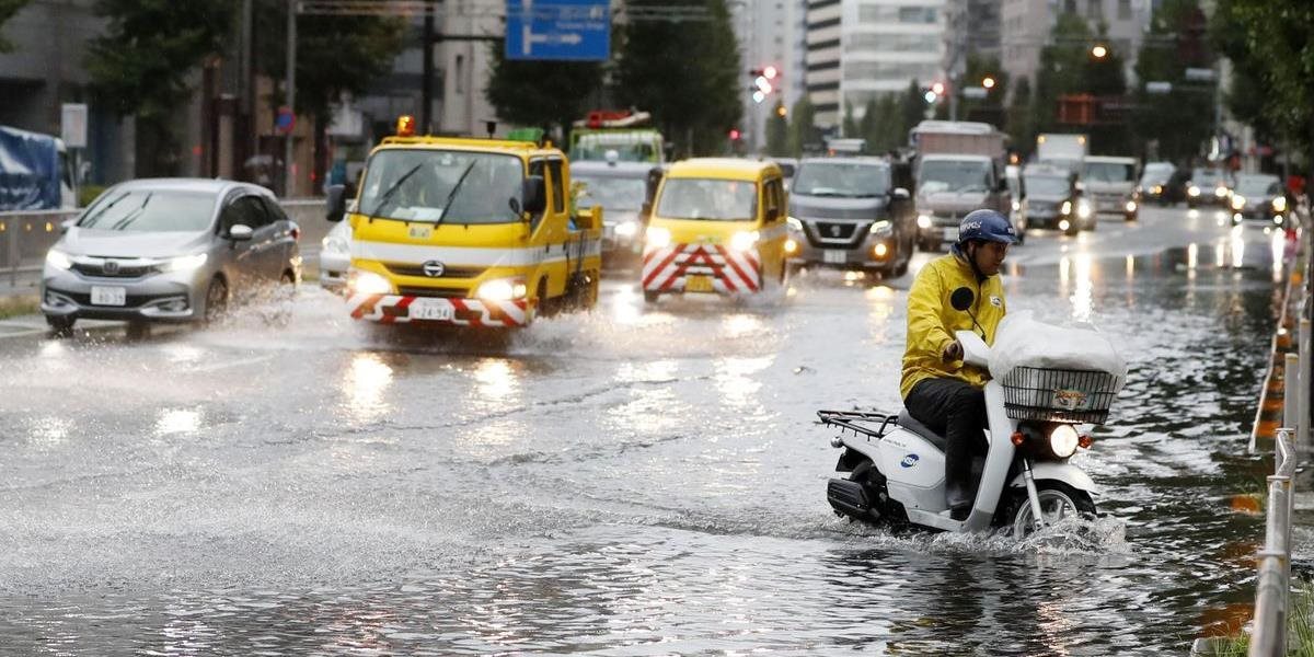 Tokio zasiahol tajfún, vyžiadal si už aj jednu obeť