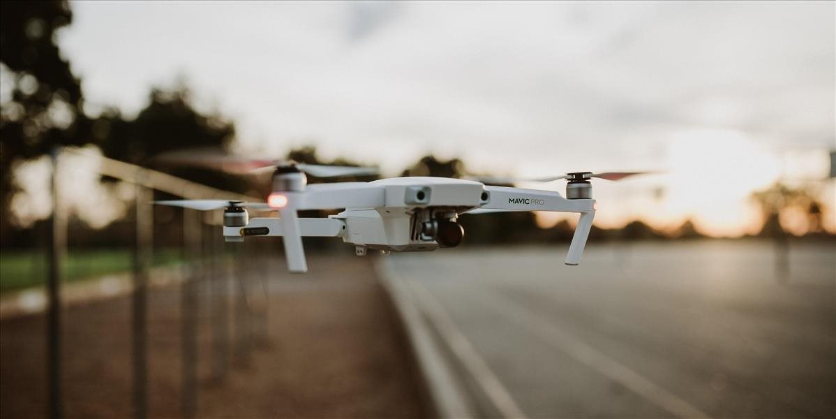 Aktivisti chceli pomocou dronov prerušiť prevádzku britského letiska