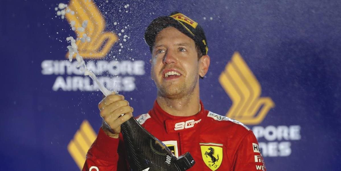 F1: Ferrari dominovalo v Singapure, po viac než roku sa z víťazstva teší Vettel