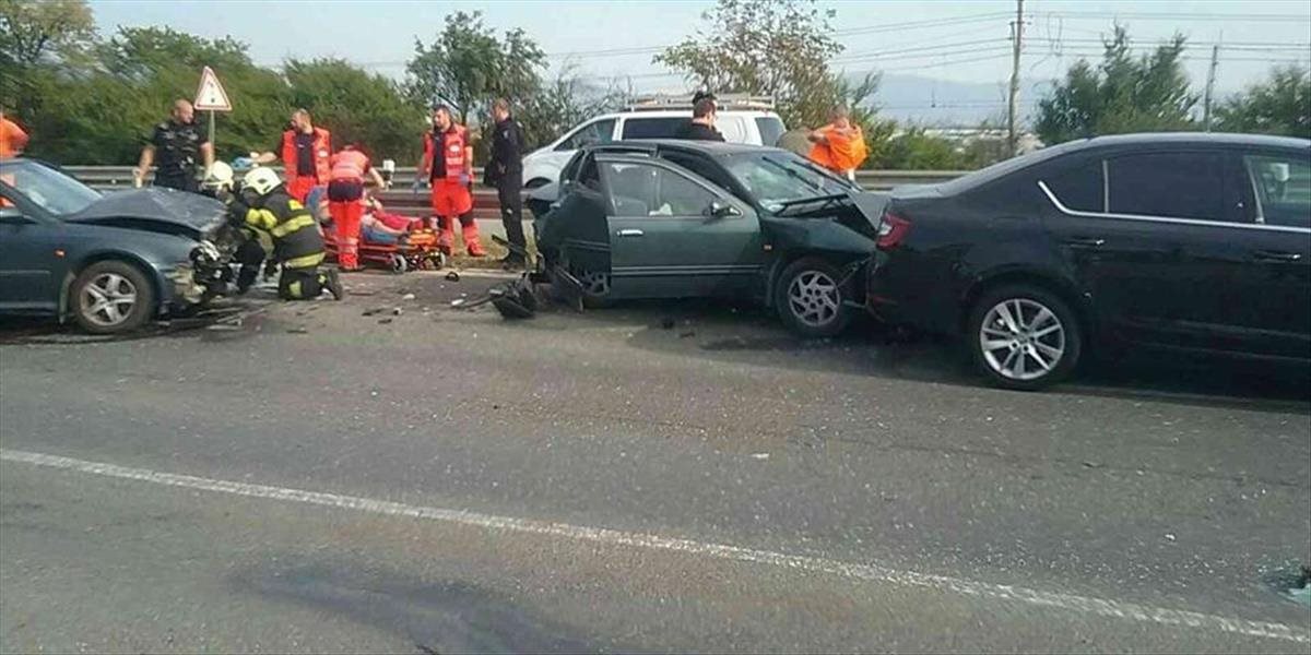 Zrážka troch áut v Košiciach si vyžiadala päť zranených