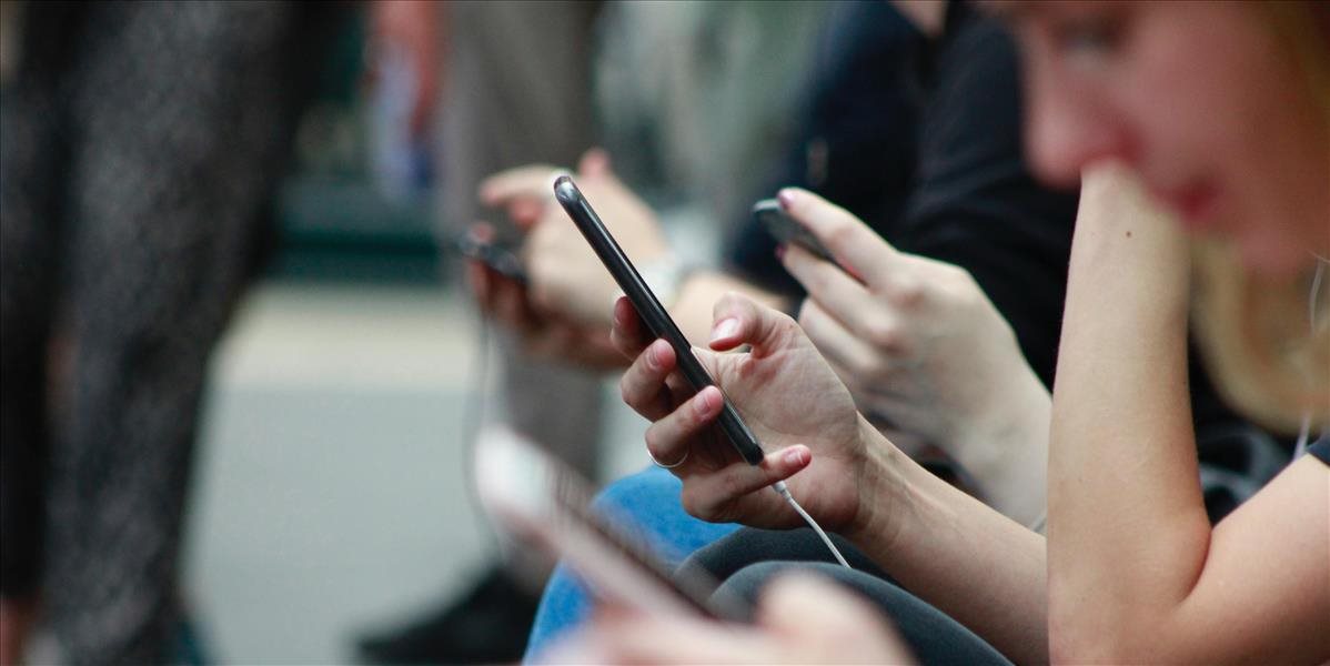 Nemeckí rodičia podporujú zákaz mobilných telefónov v školách