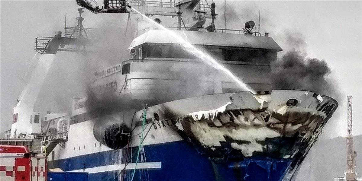 V prístave na severe Nórska sa vznietila ruská loď s čpavkom a motorovým olejom