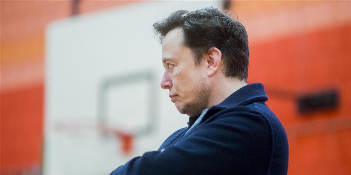 Musk predstavil prototyp rakety, ktorá má letieť na Mesiac aj na Mars