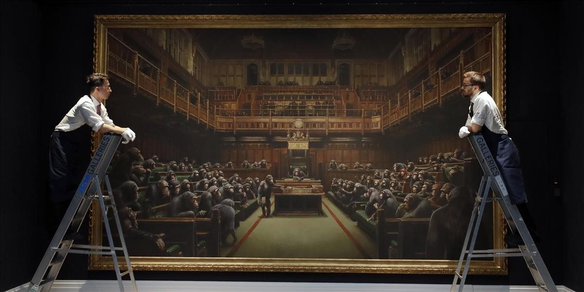Opice umelca Banksyho v parlamente vydražili za milión