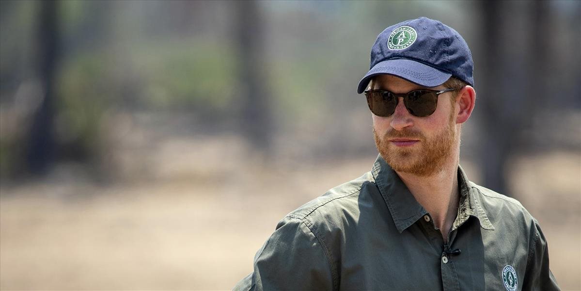 Princ Harry zažaloval vydavateľstvá bulvárnych denníkov za odpočúvanie telefónu