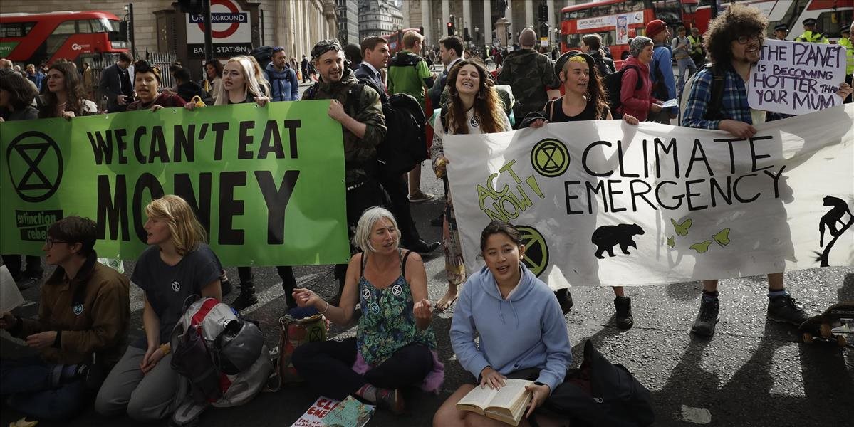 Londýn a Paríž boli dejiskami ďalších protestov za ochranu klímy