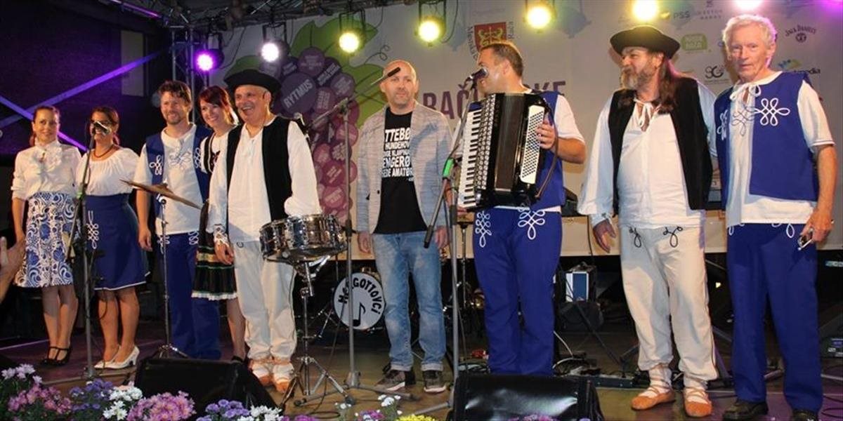 REPORTÁŽ: Ešte pred rokom ich nikto nepoznal, dnes ich show napĺňa kultúrne domy