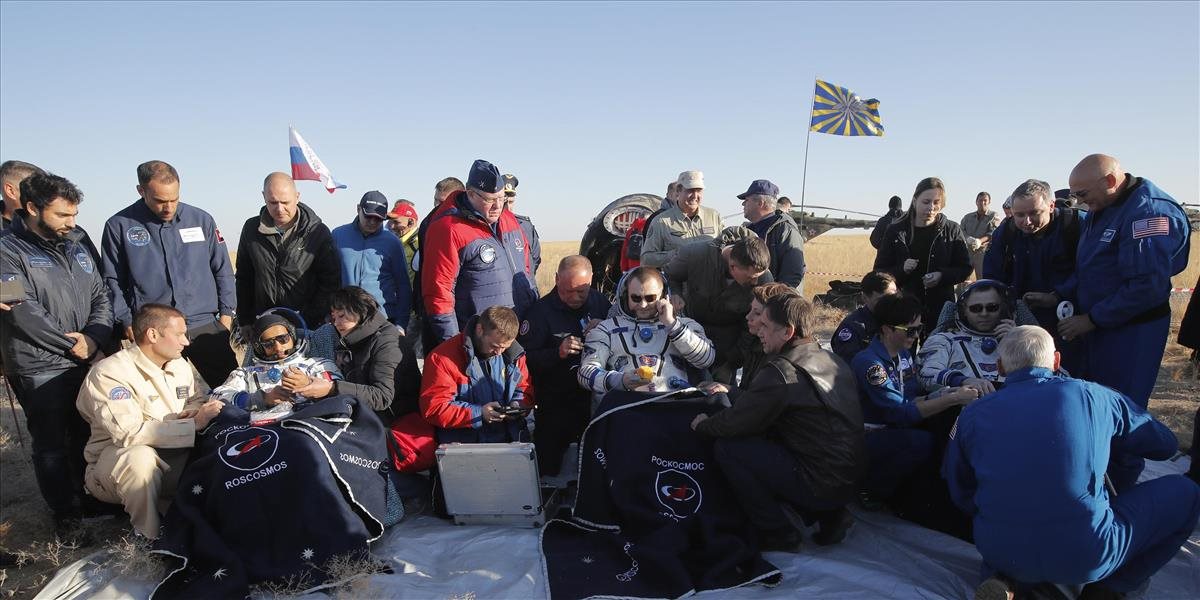 VIDEO: Traja astronauti sa z orbity vrátili domov: Pristáli na nezvyčajnom mieste