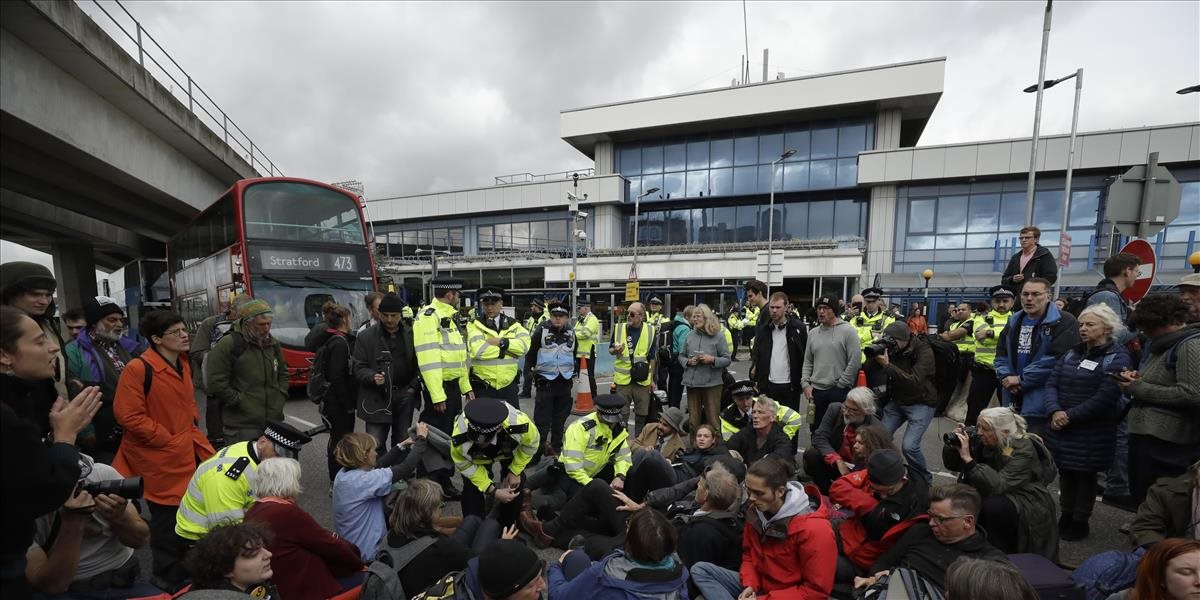 Polícia nariadila okamžité ukončenie klimatických protestov v Londýne