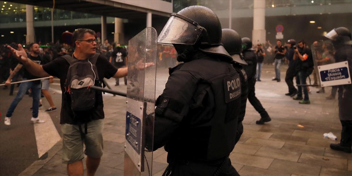Situácia v Katalánsku je vážna, demonštranti už obsadili letisko v Barcelone