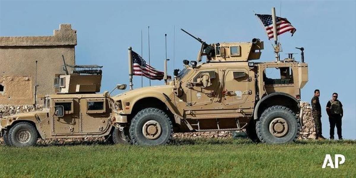 Americká armáda opúšťa základne v Sýrii, kontaktnú líniu riadi ruská vojenská polícia
