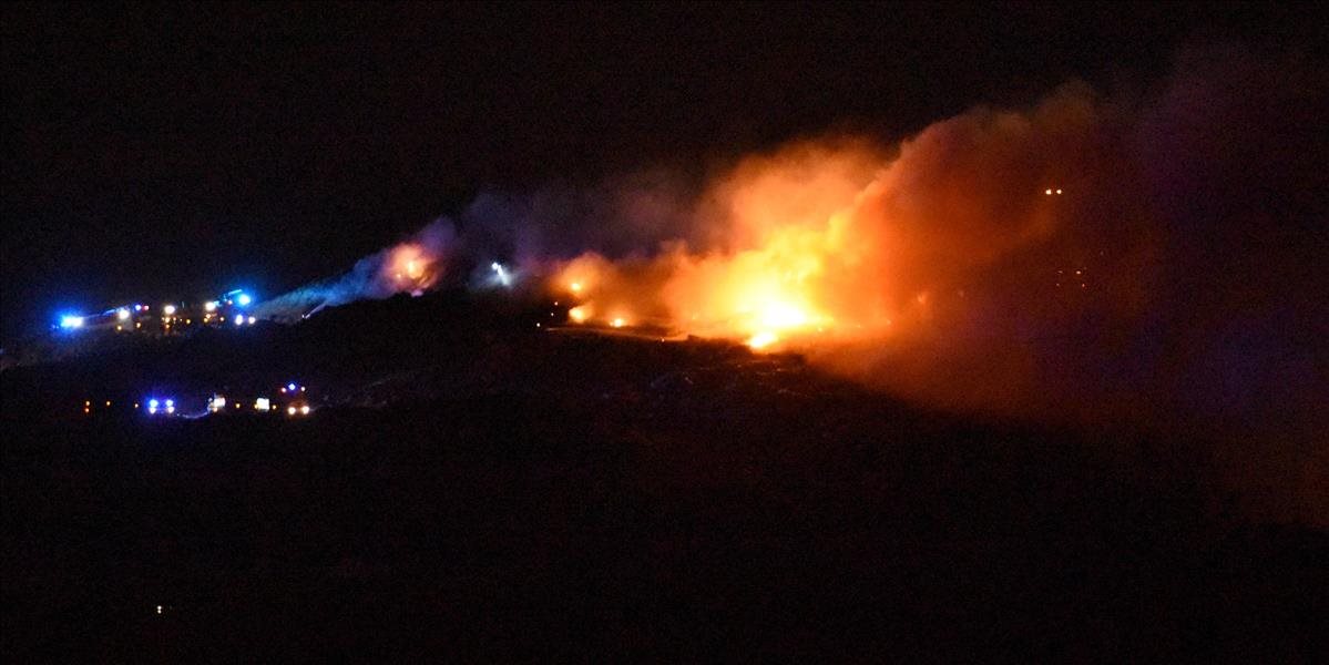 Hasiči museli v Trnave zasahovať celú noc! Horela tam skládka odpadu