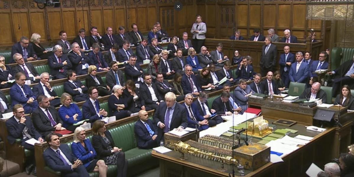 Johnson tlačí na britský parlament, v hre sú aj ďalšie voľby