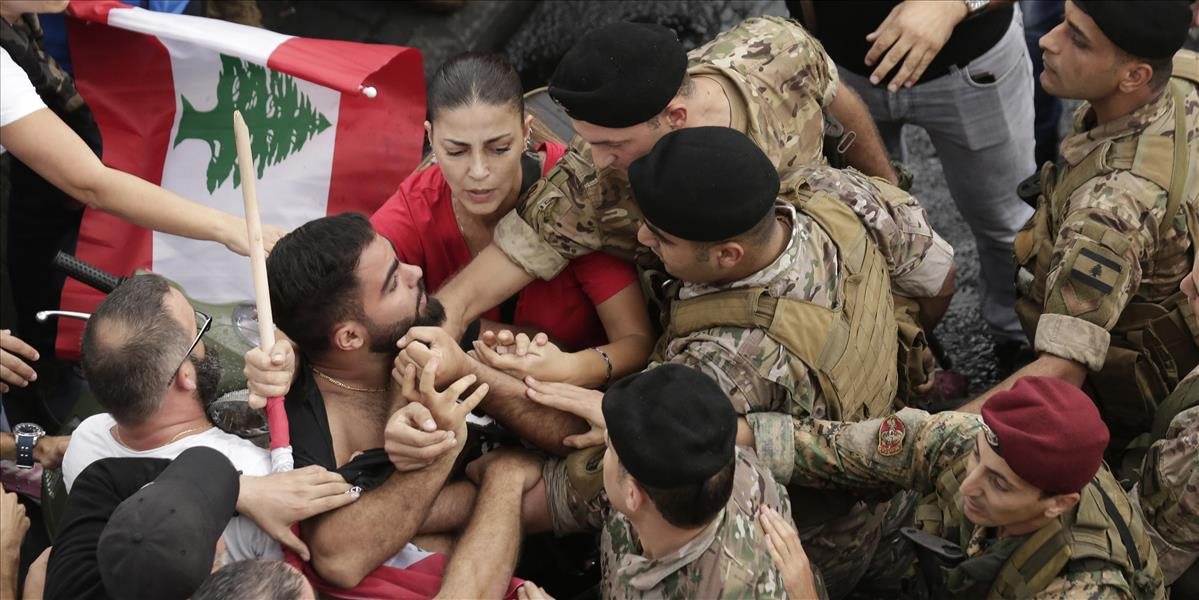 Situácia v Libanone sa stupňuje, proti demonštrantom zasahovali vojaci