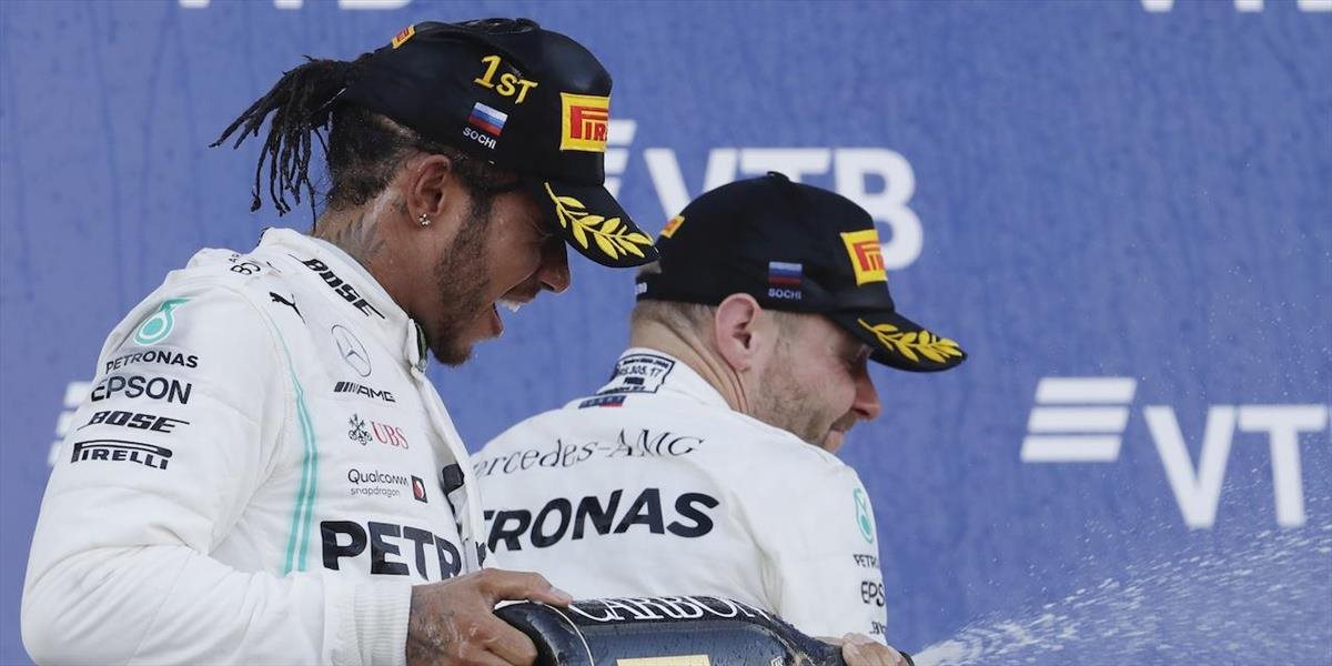 F1: Hamilton môže oslavovať titul už v Mexiku, Leclerc sa poučil z pokazeného štartu v Suzuke