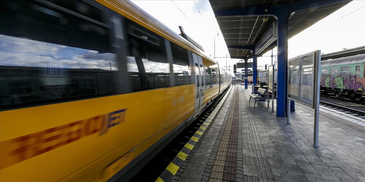Zmena času sa dotkne nočných vlakov aj autobusov