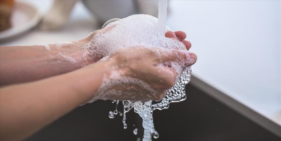 Umývate si ruky pod studenou vodou? Robíte chybu!