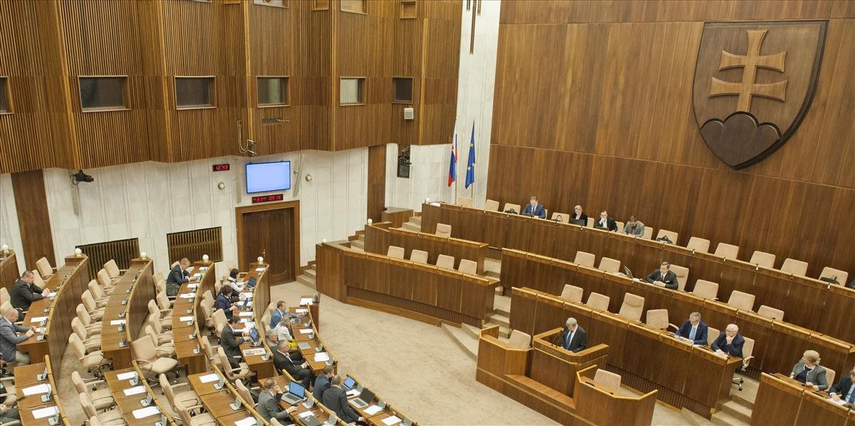 Na dnešnej mimoriadnej schôdzi parlamentu sa bude hlasovať o odvolaní podpredsedu Glváča