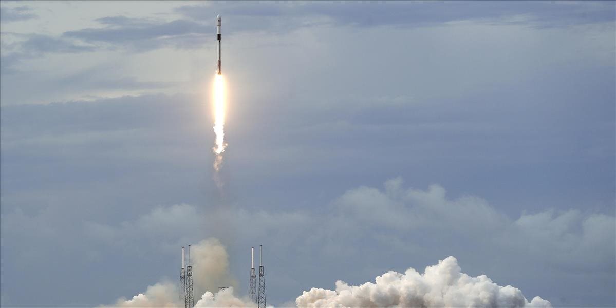 Misia SpaceX vyslala do vesmíru 60 satelitov