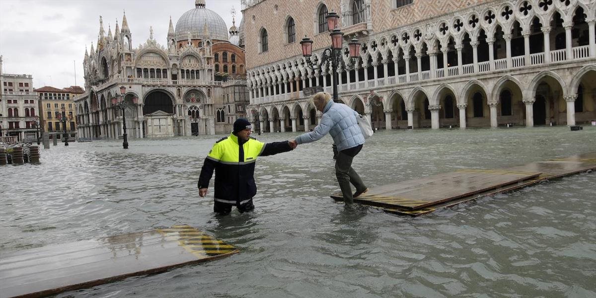Voda v Benátkach má ústúpiť, záplavy čakajú iné časti Talianska