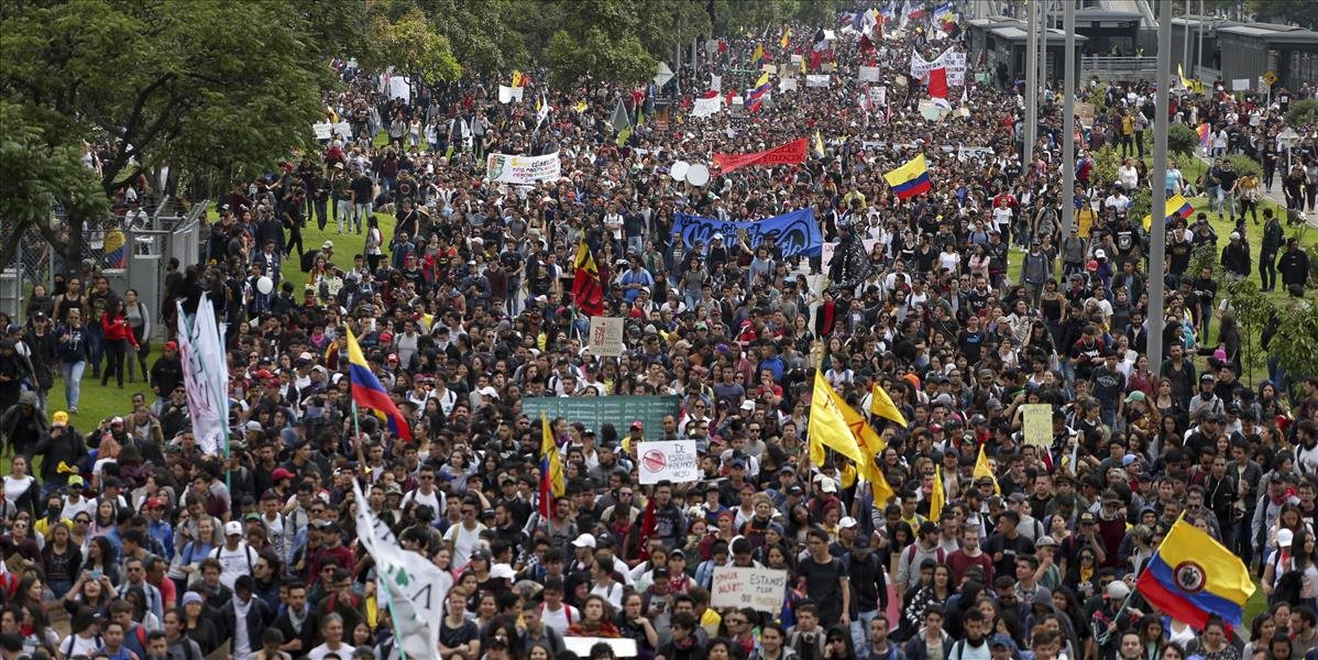V Kolumbii zúria protesty, ľudia sú nespokojní s vedením štátu