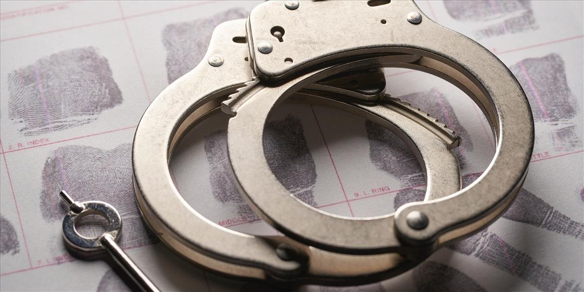 Muž sa vyhrážal rodine i policjatom