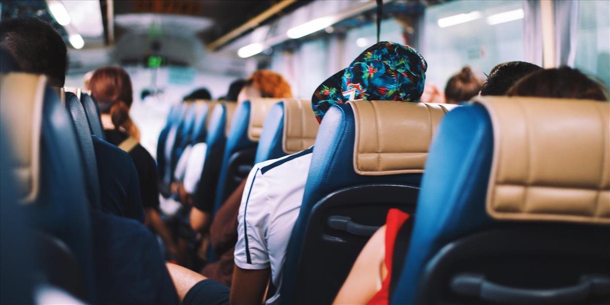 Pri nehode autobusu zahynulo najmenej 19 ľudí