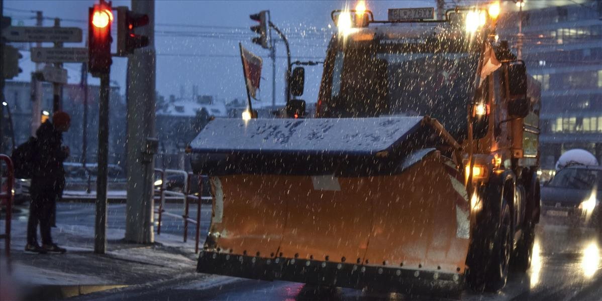 Sneh spôsobuje komplikácie v doprave vo viacerých mestách