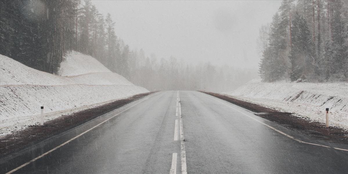 Meteorológovia upozorňujú na snehové jazyky a záveje na severe
