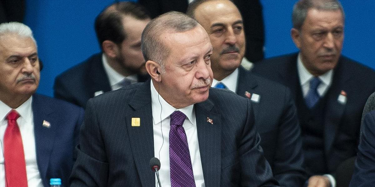 Trump sa popri summite NATO stretol s Erdoganom