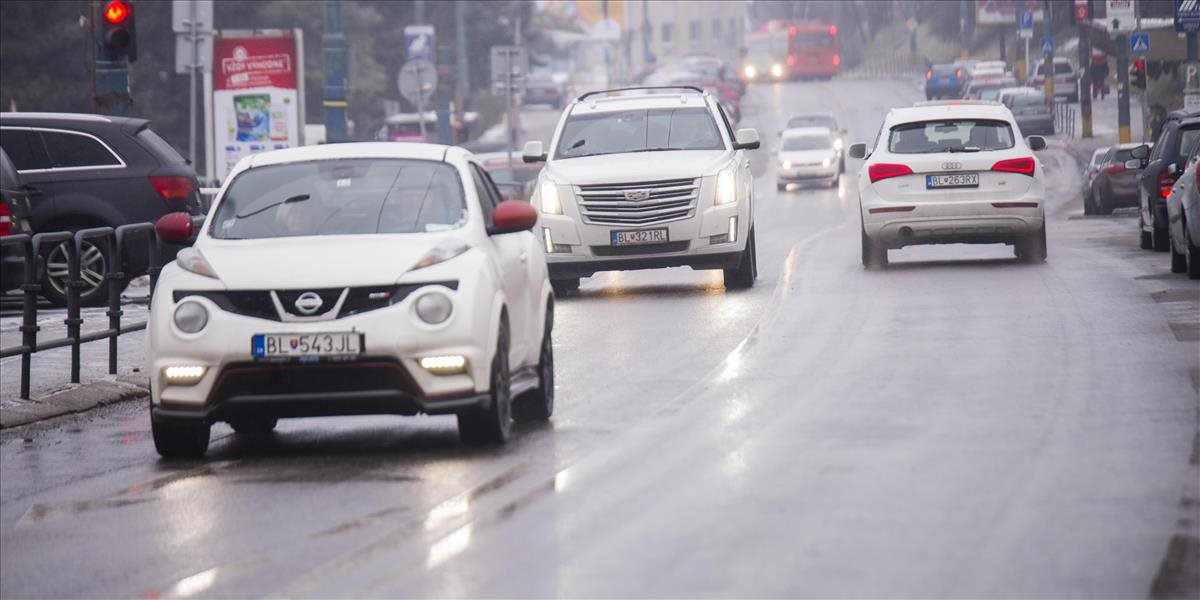 Meteorologický ústav varuje v sobotu pred poľadovicou a vetrom na horách