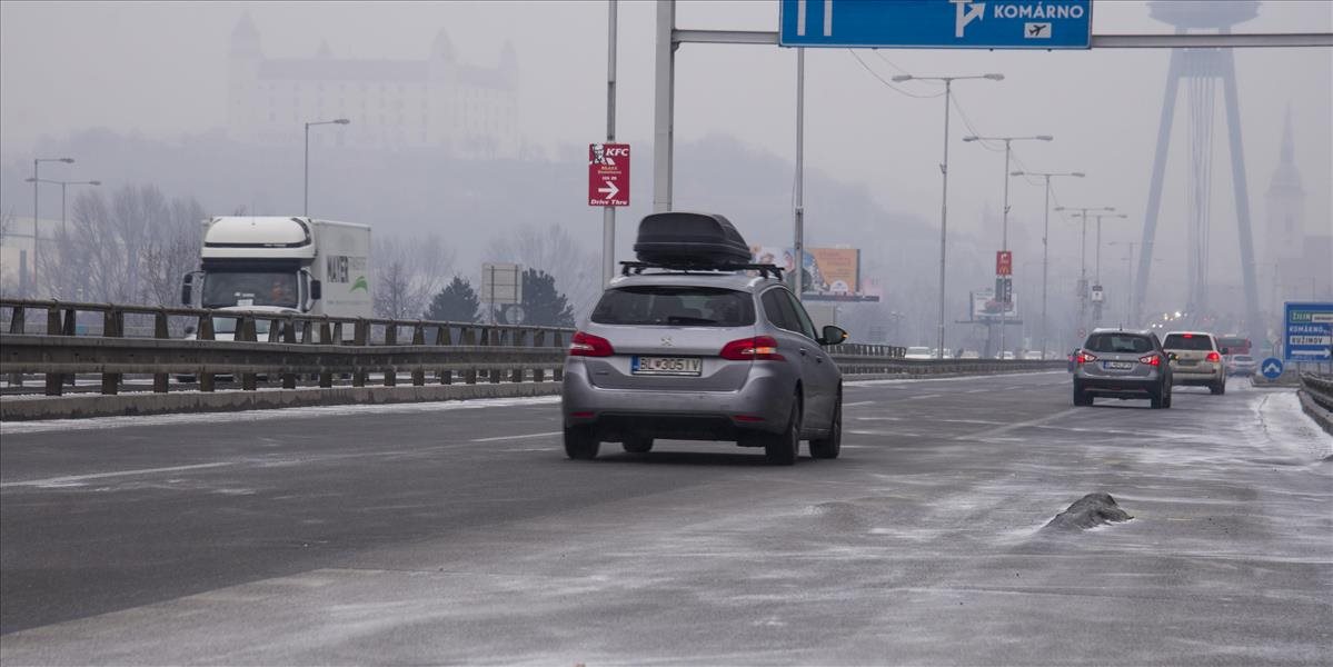 Na juhu západného a stredného Slovenska hrozí poľadovica