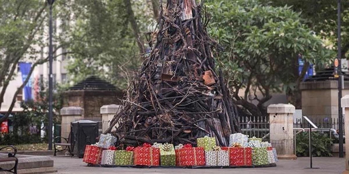 Vianočný strom v Sydney má poukázať na katastrofálnu situáciu v krajine