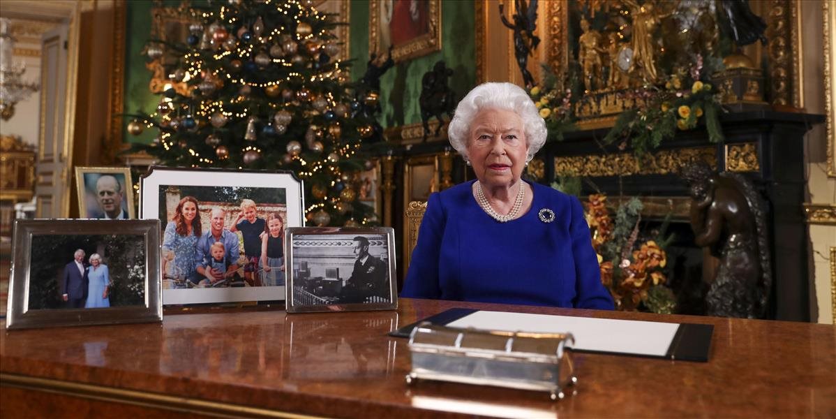 Britská kráľovná sa počas vianočného príhovoru vracala do histórie