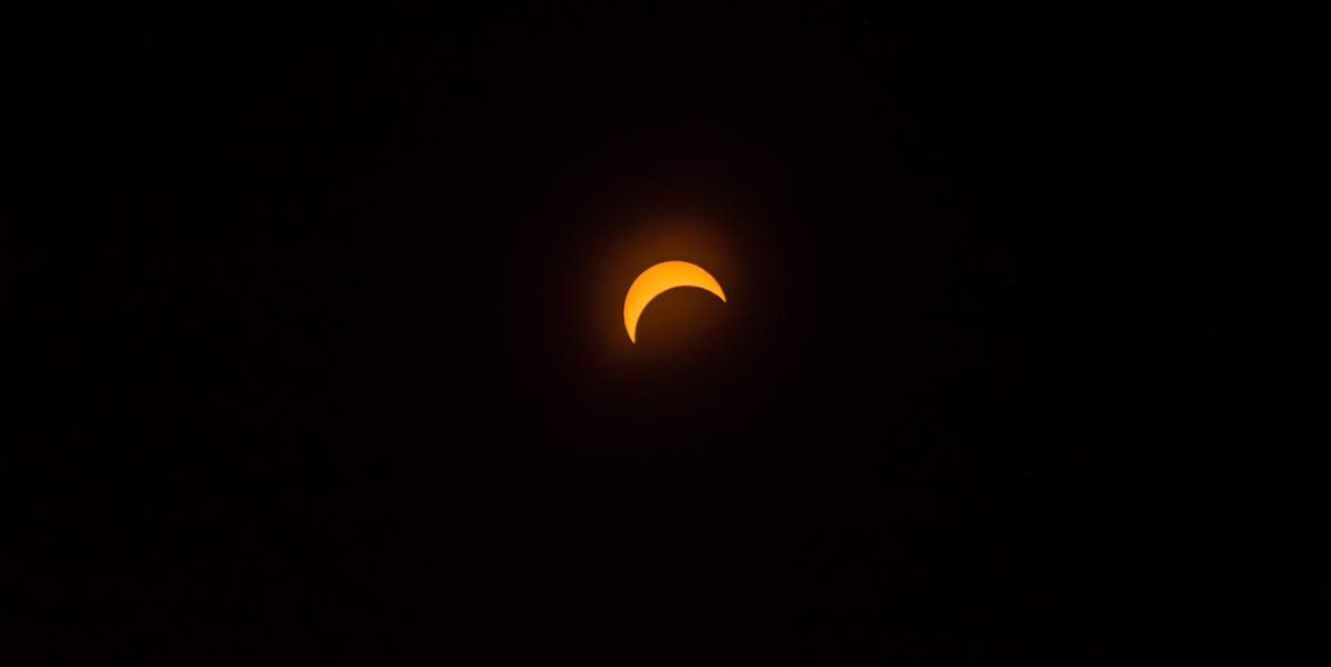 Na oblohe sa objavil ohnivý kruh, ľudia pozorovali prstencové zatmenie Slnka