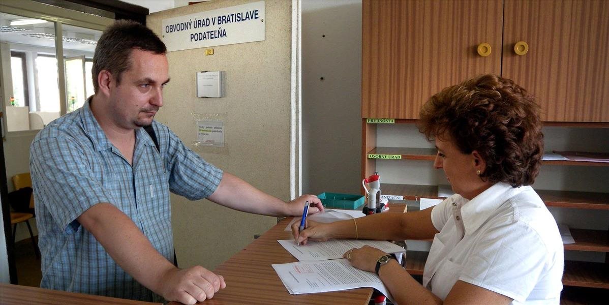 Platy štátnej a verejnej správy sa od dnešného dňa zvýšili