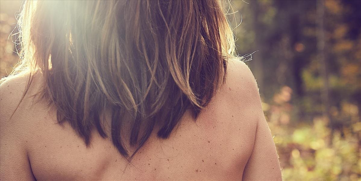 Modelka posiela nahé fotky každému, kto prispeje na boj s austrálskymi požiarmi