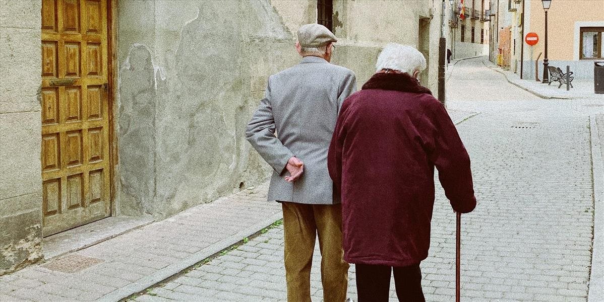 Dôchodcovia žijúci v zahraničí musia v januári predložiť "potvrdenie o žití“