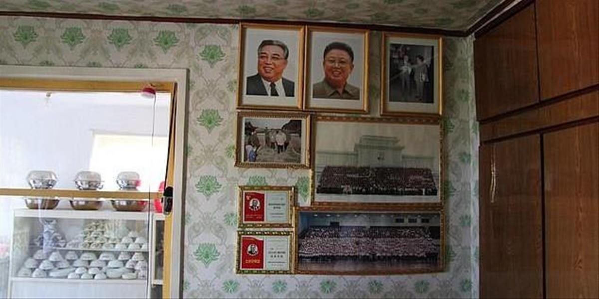 Namiesto portrétov vodcov zachránila matka z horiaceho domu deti, hrozí jej väzenie